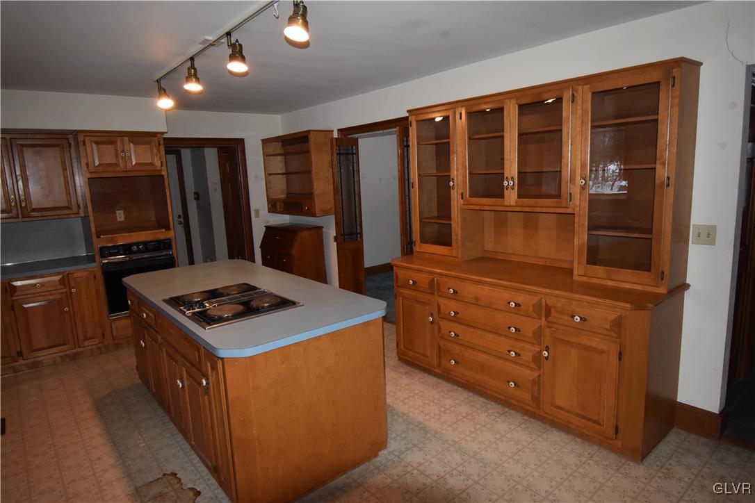 891 Gove Road Nazareth, PA 18064 - Photo 8 of 24 a kitchen with granite countertop a stove and a refrigerator