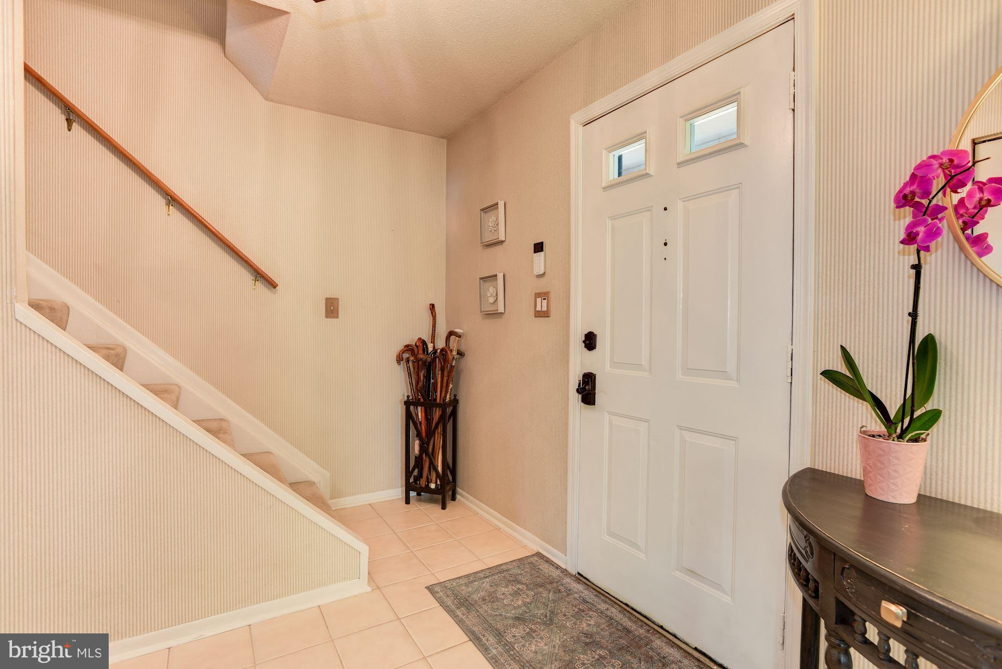 9749 Hillsmere Road Ellicott City, MD 21042 - Photo 4 of 39 Foyer