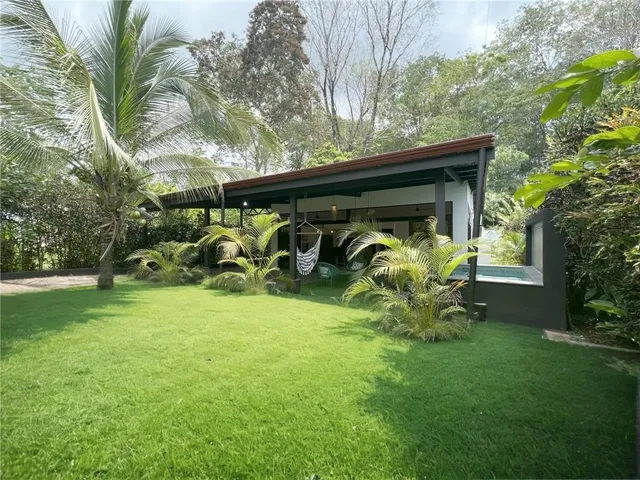 a view of outdoor space yard and porch