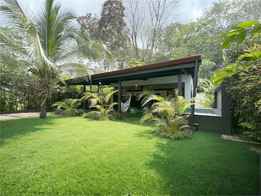 a view of outdoor space yard and porch