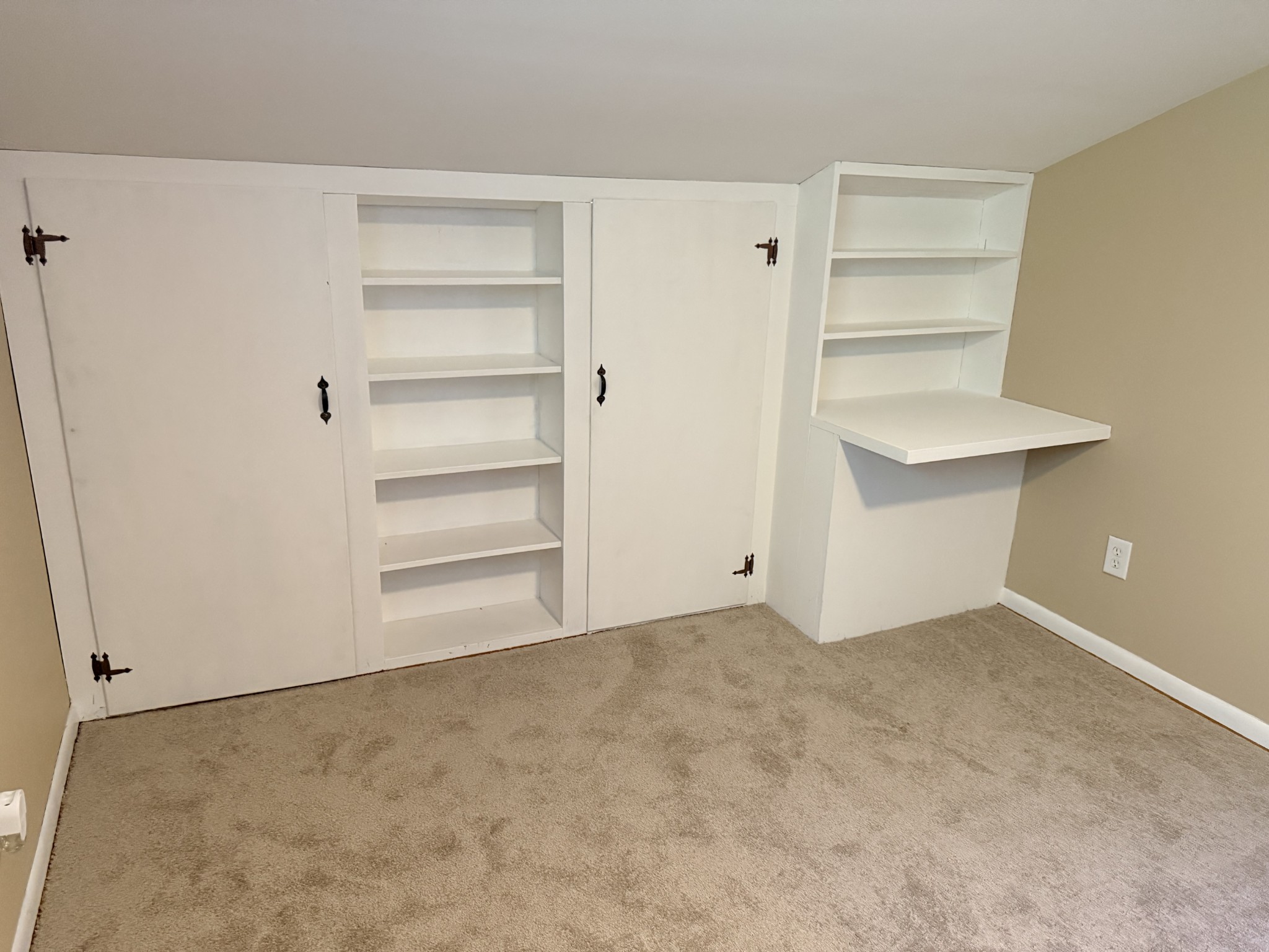 902 Sycamore Drive Manchester, TN 37355 - Photo 23 of 56 a view of an empty walk in closet