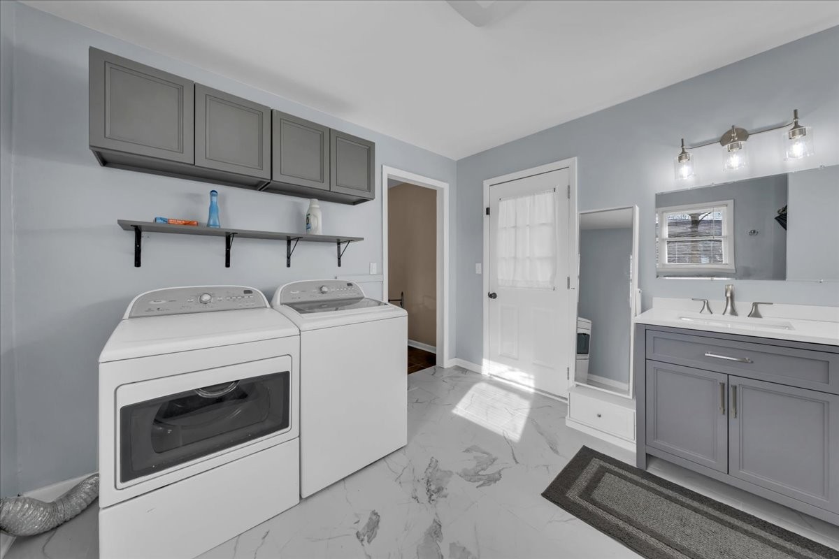 902 Sycamore Drive Manchester, TN 37355 - Photo 33 of 56 a utility room with sink dryer and washer