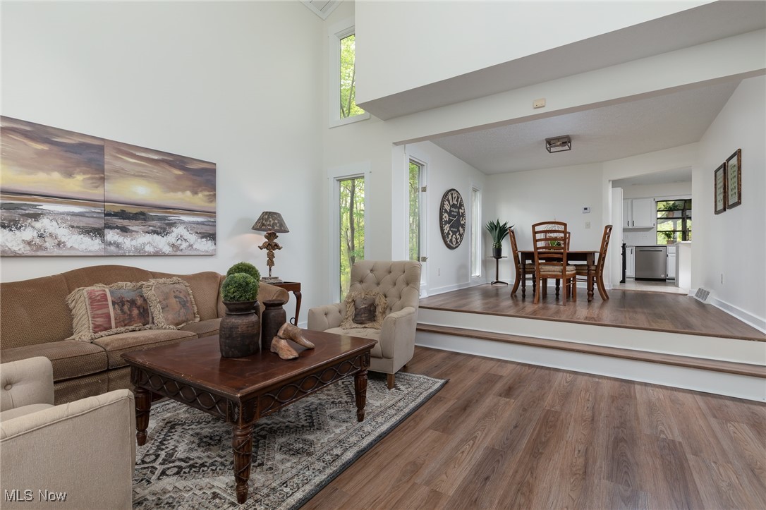17130 Abbey Road Chagrin Falls, OH 44023 - Photo 6 of 41 Gallery Image 6