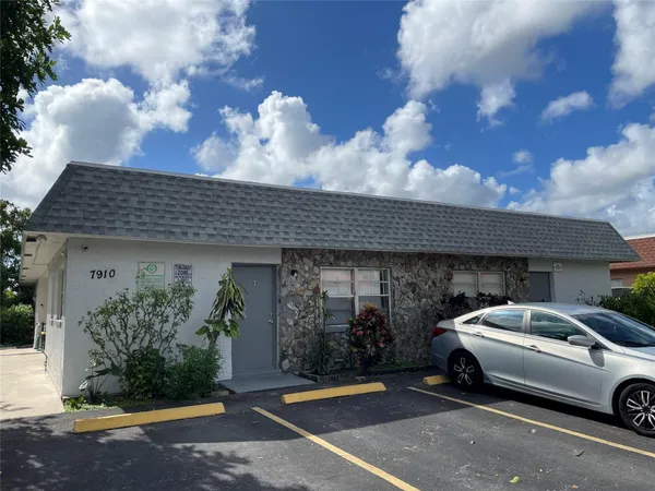 $724,899 | 7910 Southwest 10th Street, North Lauderdale, FL 33068