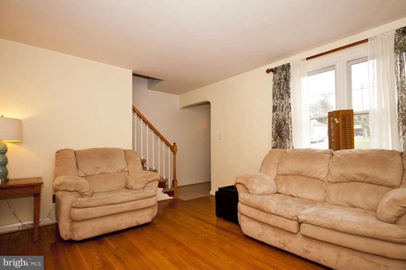 1747 Wycliffe Road Baltimore, MD 21234 - Photo 8 of 30 Living Room