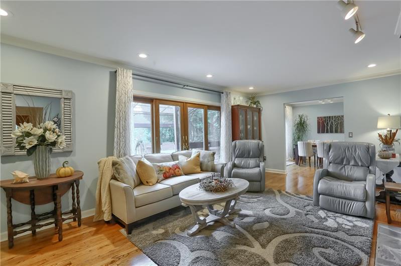 227 Seegar Road Pittsburgh, PA 15241 - Photo 3 of 16 Gallery Image 3
