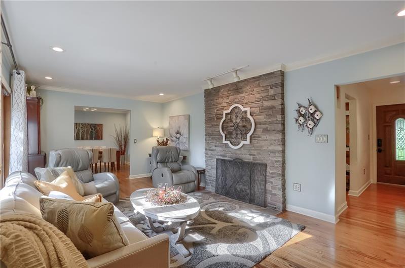 227 Seegar Road Pittsburgh, PA 15241 - Photo 4 of 16 Gallery Image 4