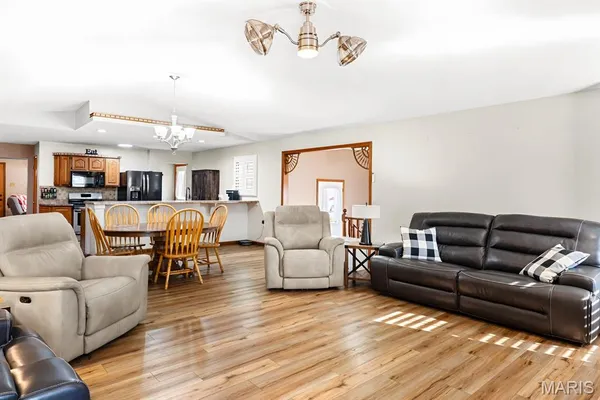 $298,500 | 3 North High Street, Smithton, IL 62285