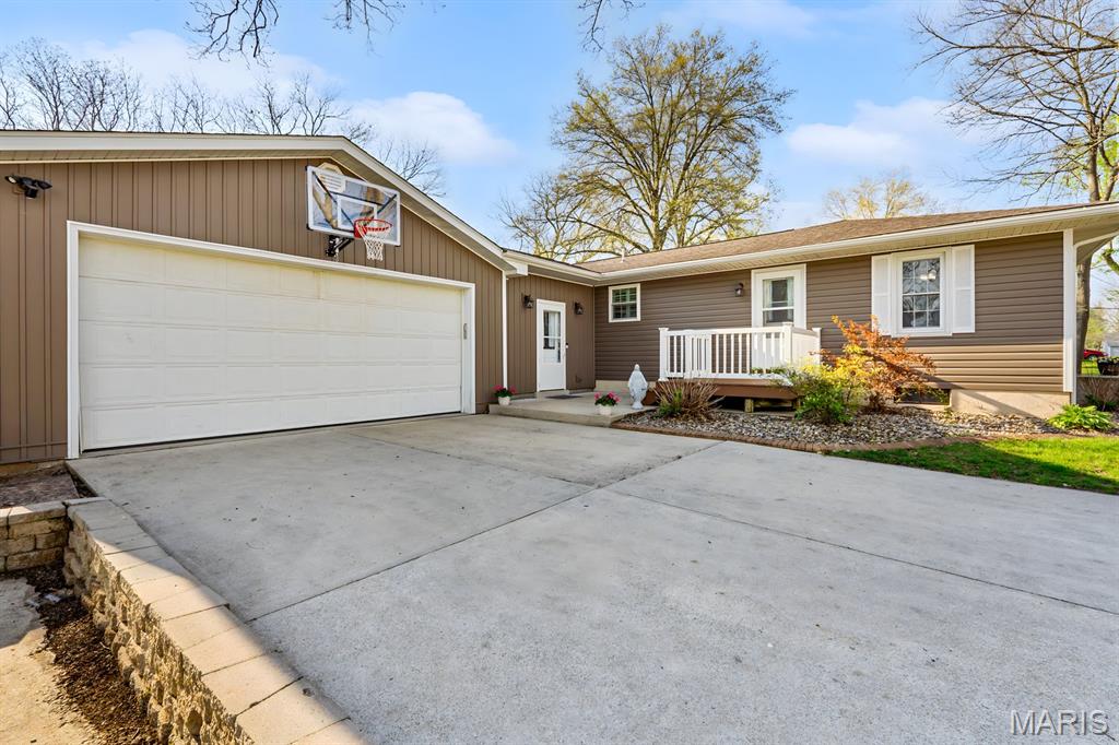 3 North High Street Smithton, IL 62285 - Photo 3 of 64