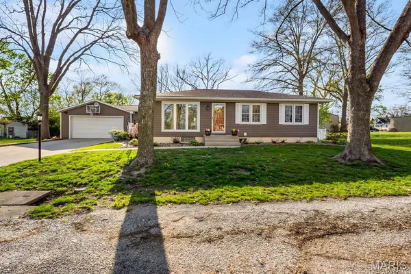 $298,500 | 3 North High Street, Smithton, IL 62285
