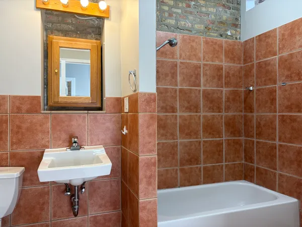 $2,100 | 2727 South Archer Avenue, Unit 2, Chicago, IL 60608