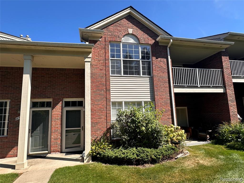 1772 Flagstone Circle Rochester, MI 48307 - Photo 2 of 36