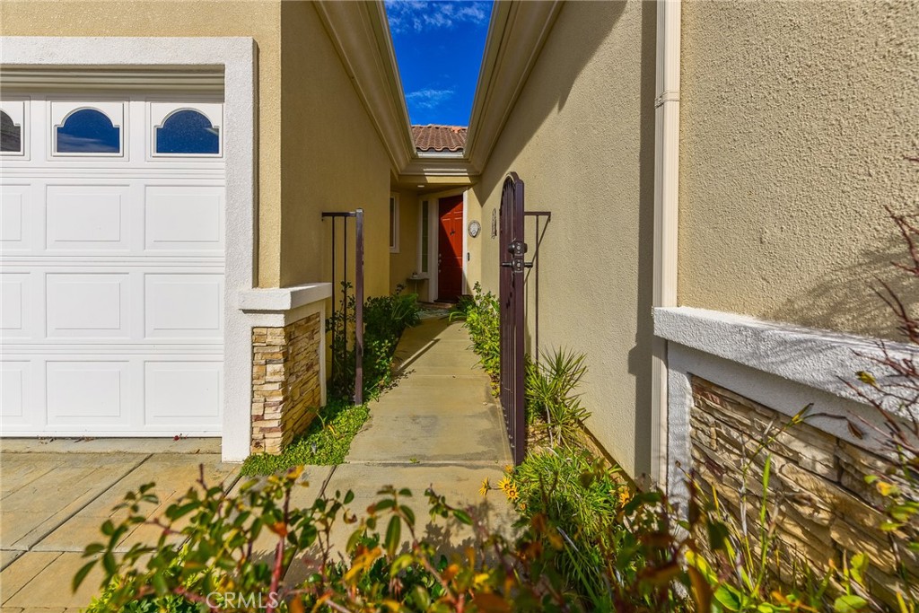 956 Gleneagles Road Beaumont, CA 92223 - Photo 4 of 34