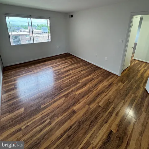 $204,999 | 1600 Renate Drive, Unit 302, Woodbridge, VA 22192