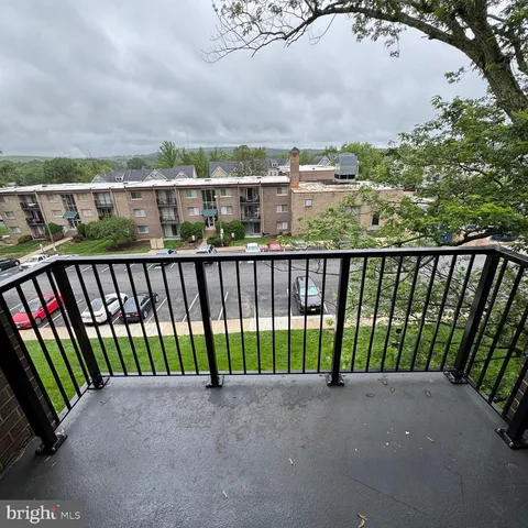 $204,999 | 1600 Renate Drive, Unit 302, Woodbridge, VA 22192