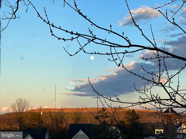 $204,999 | 1600 Renate Drive, Unit 302, Woodbridge, VA 22192