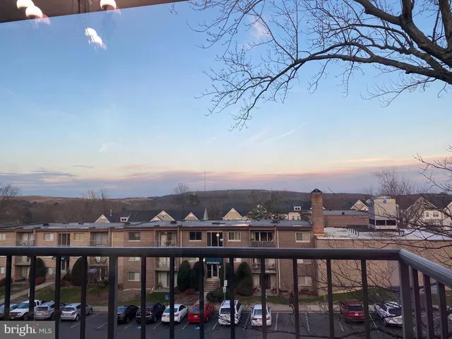 $204,999 | 1600 Renate Drive, Unit 302, Woodbridge, VA 22192