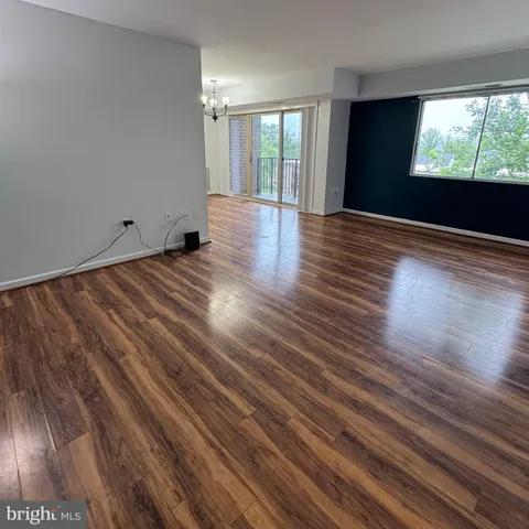 $204,999 | 1600 Renate Drive, Unit 302, Woodbridge, VA 22192