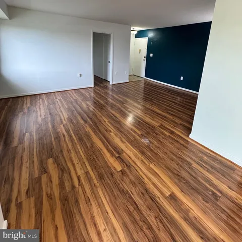 $204,999 | 1600 Renate Drive, Unit 302, Woodbridge, VA 22192