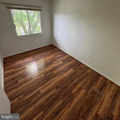 $204,999 | 1600 Renate Drive, Unit 302, Woodbridge, VA 22192