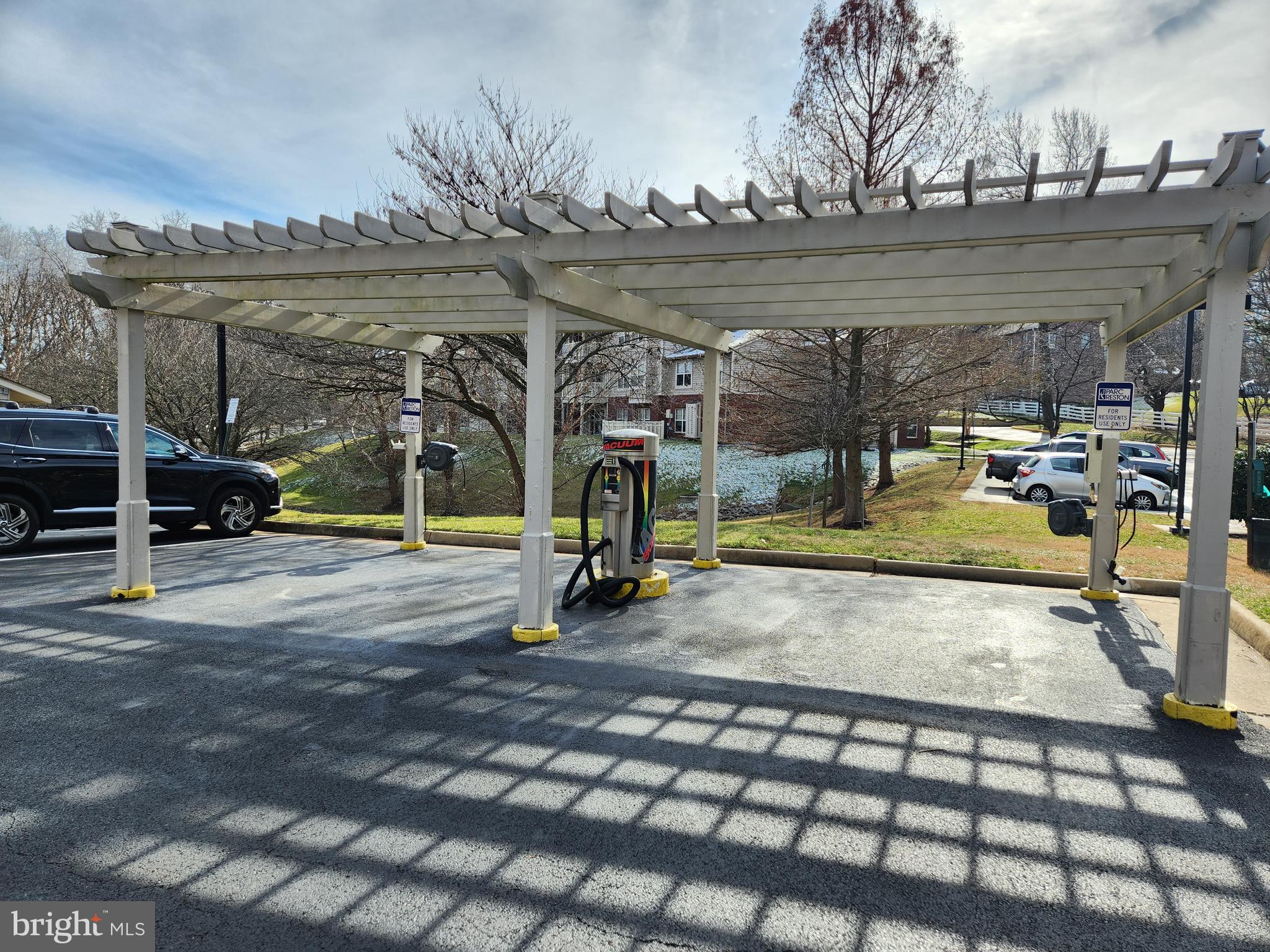 11715 Olde English Drive, Unit F Reston, VA 20190 - Photo 26 of 27 Vacuum & Wash Station!