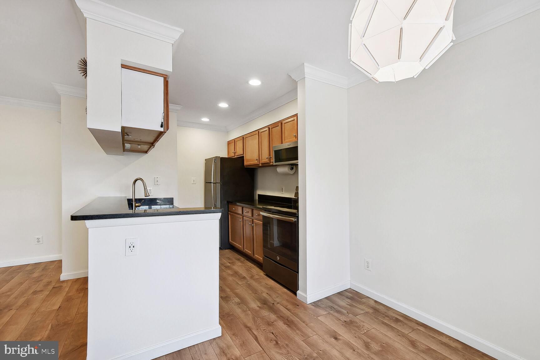 11715 Olde English Drive, Unit F Reston, VA 20190 - Photo 5 of 27 Open & Bright