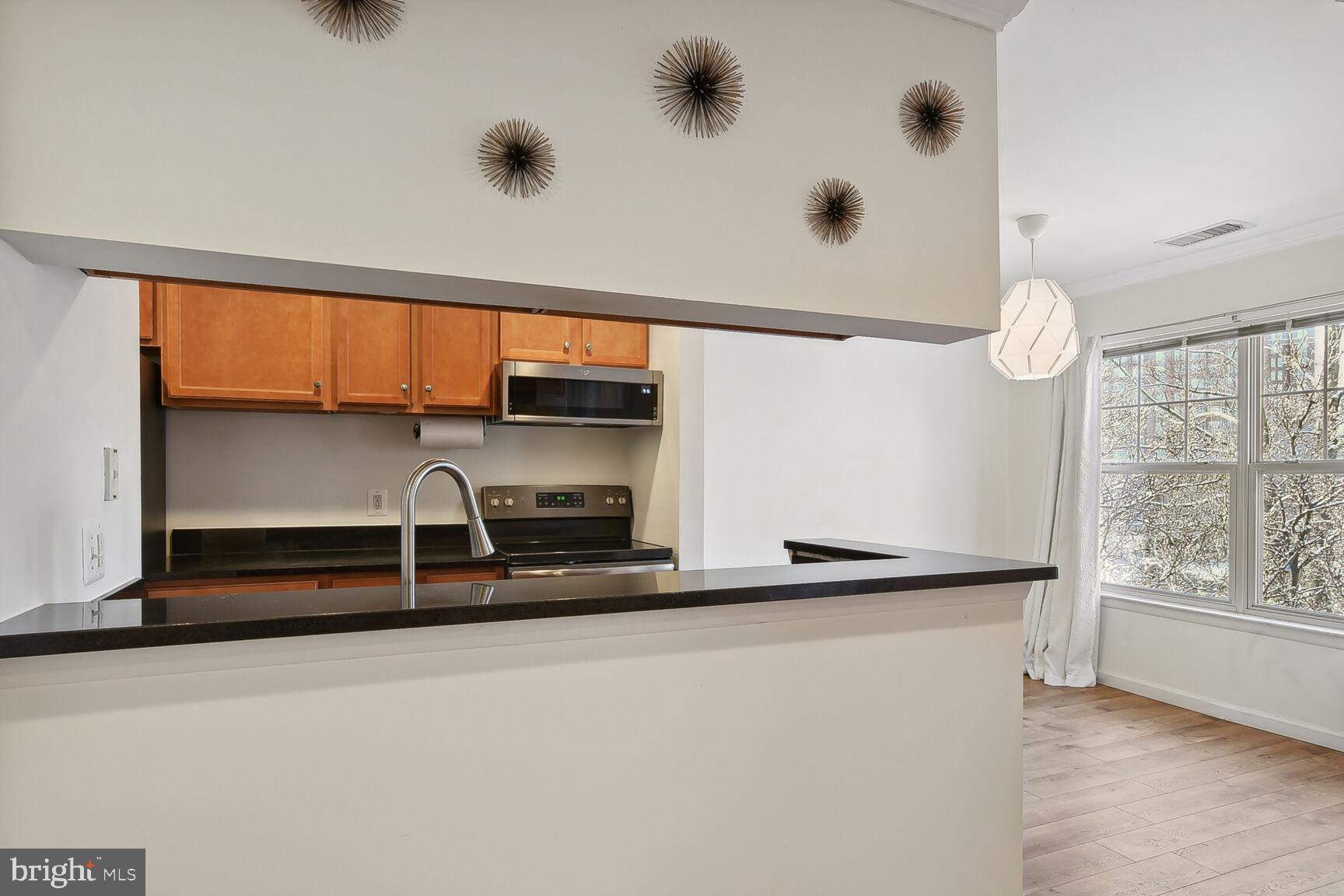 11715 Olde English Drive, Unit F Reston, VA 20190 - Photo 9 of 27 Open & Bright