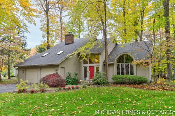 $649,900 | 221 Foxdown Road, Holland, MI 49424