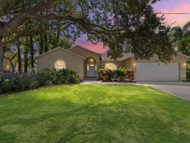 $929,900 | 13734 76th Avenue North, Seminole, FL 33776