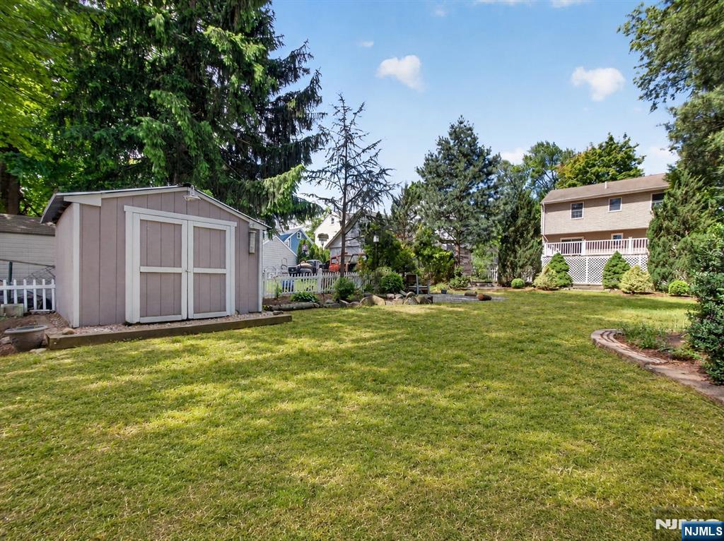 538 Coolidge Place Paramus, NJ 07652 - Photo 38 of 42