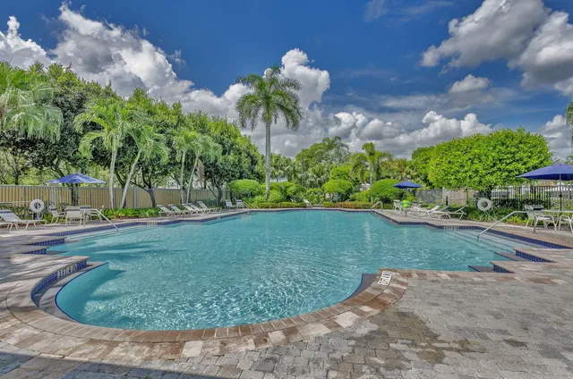 $575,000 | 231 Berenger Walk, Royal Palm Beach, FL 33414
