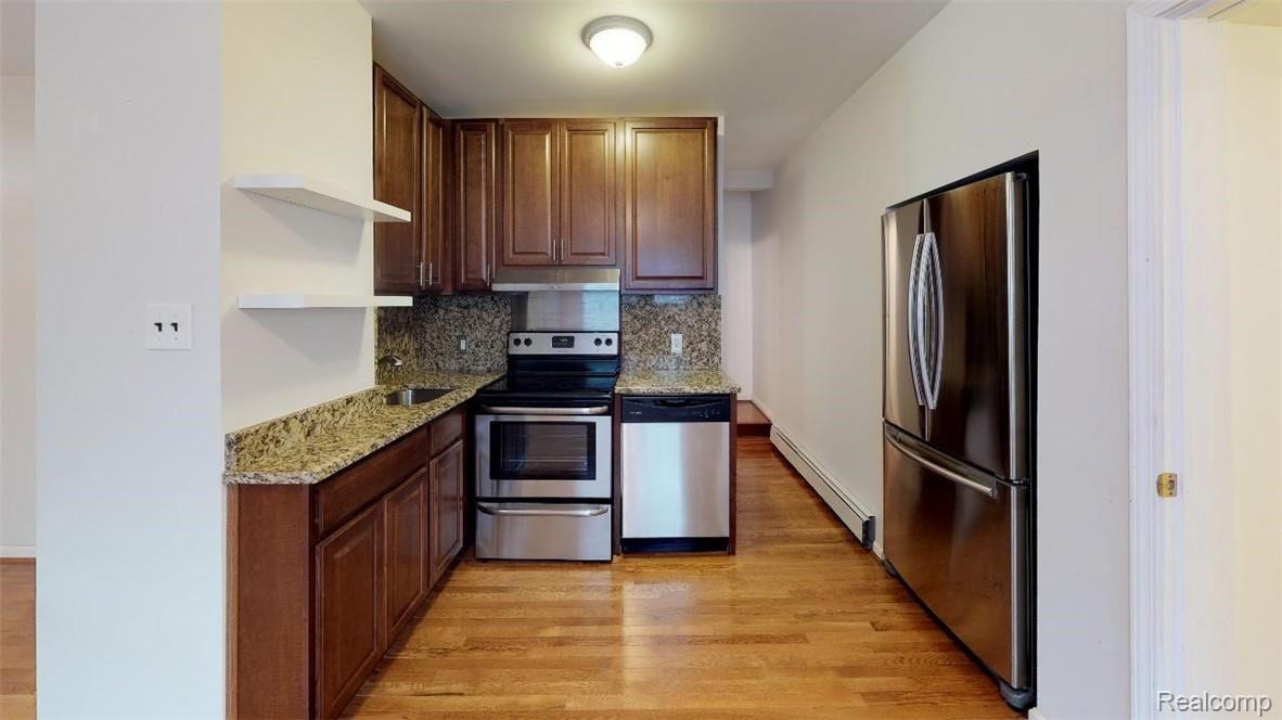 220 West Twelve Mile Road Royal Oak, MI 48073 - Photo 6 of 20 FGhGuTmsfbo - Kitchen.jpg