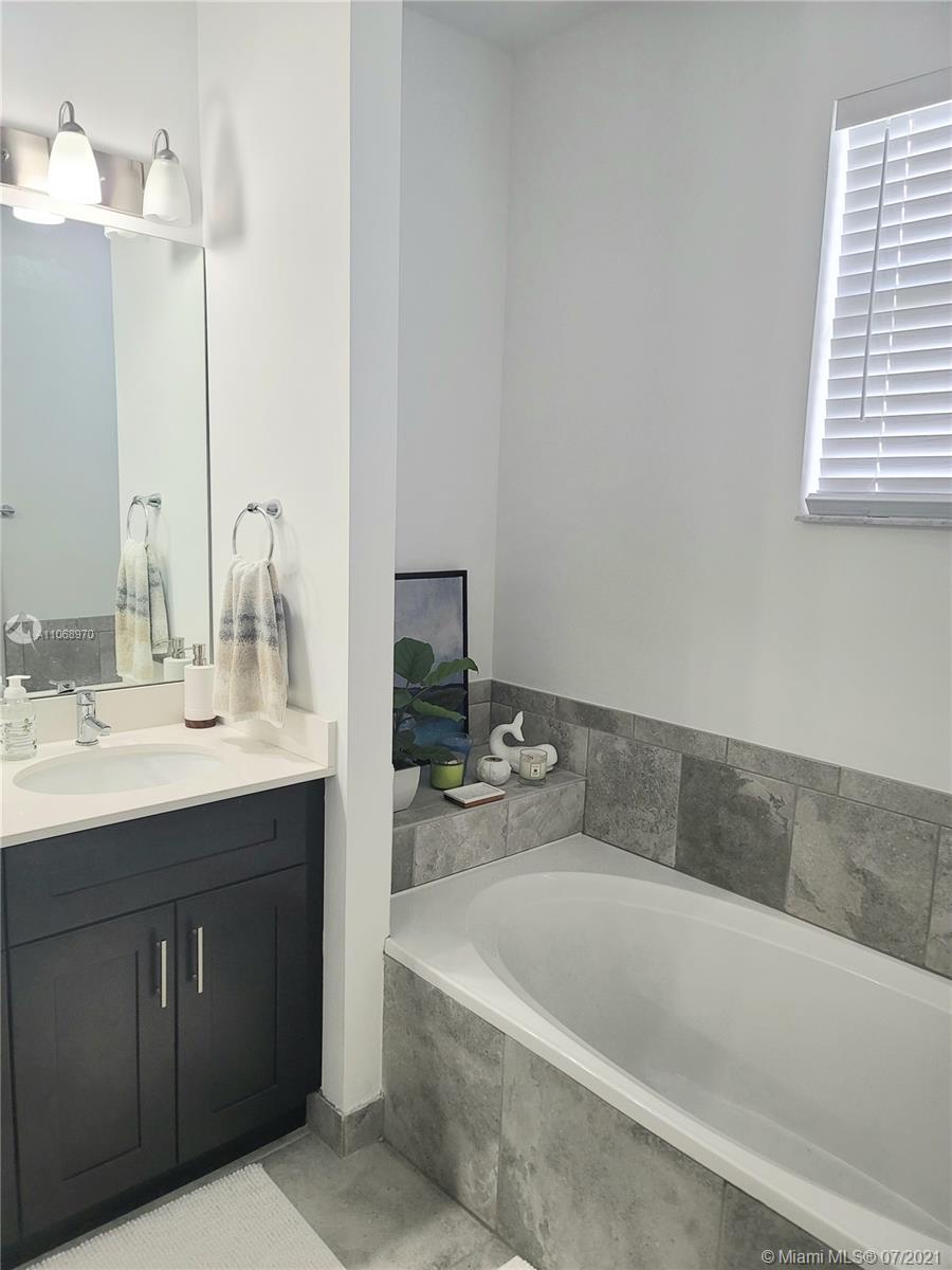 3009 Butternut Lane Riviera Beach, FL 33410 - Photo 15 of 31 Gallery Image 15