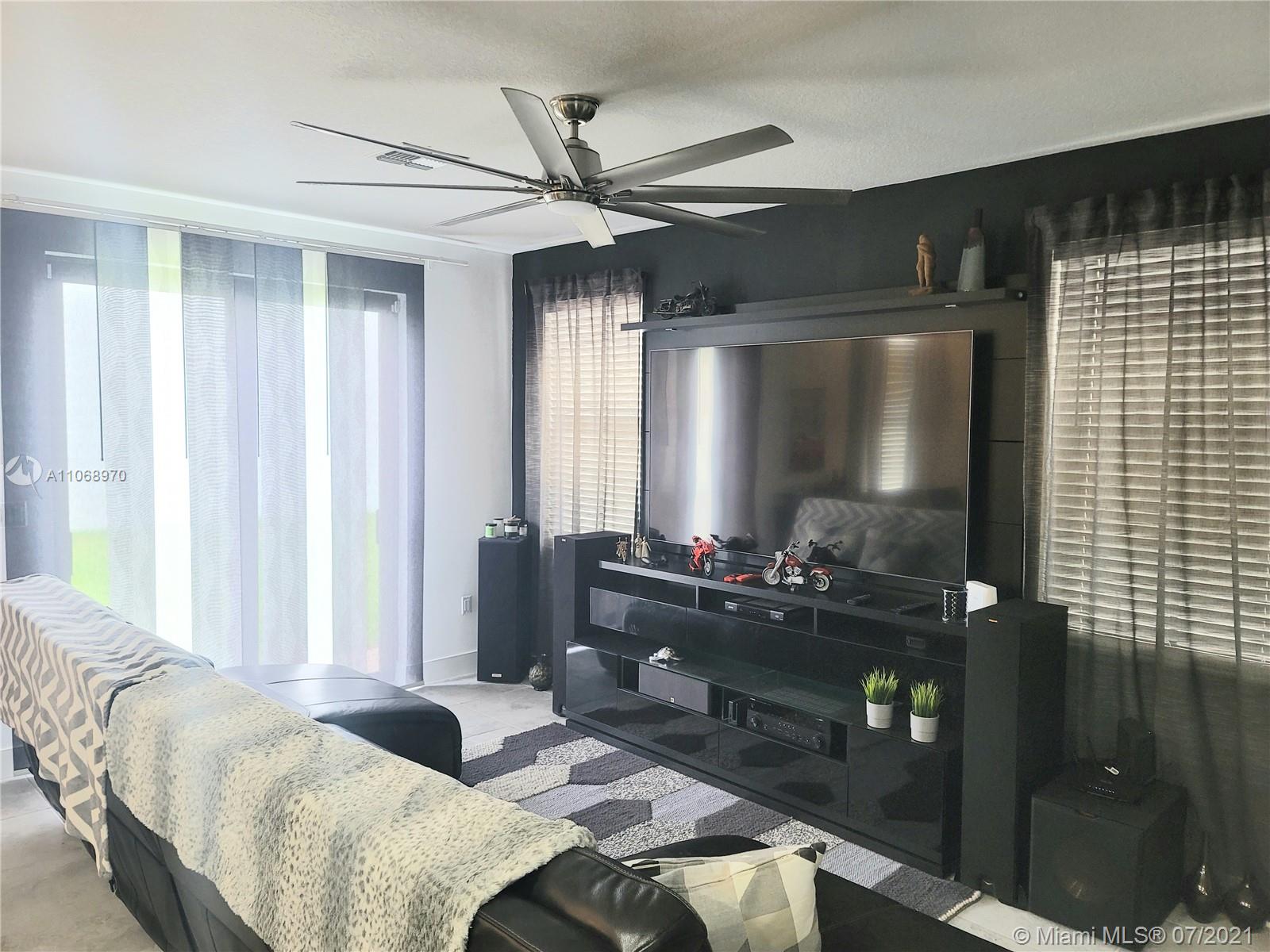 3009 Butternut Lane Riviera Beach, FL 33410 - Photo 3 of 31 Gallery Image 3