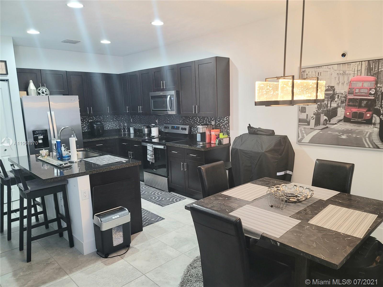 3009 Butternut Lane Riviera Beach, FL 33410 - Photo 5 of 31 Gallery Image 5