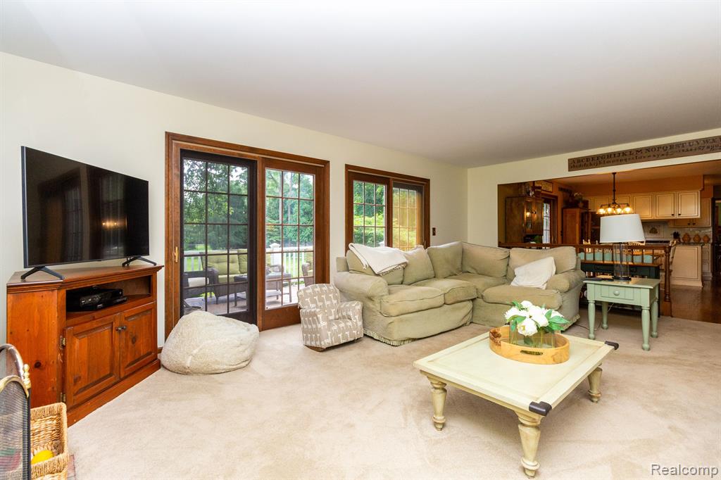 18159 Meridian Road Grosse Ile, MI 48138 - Photo 21 of 66