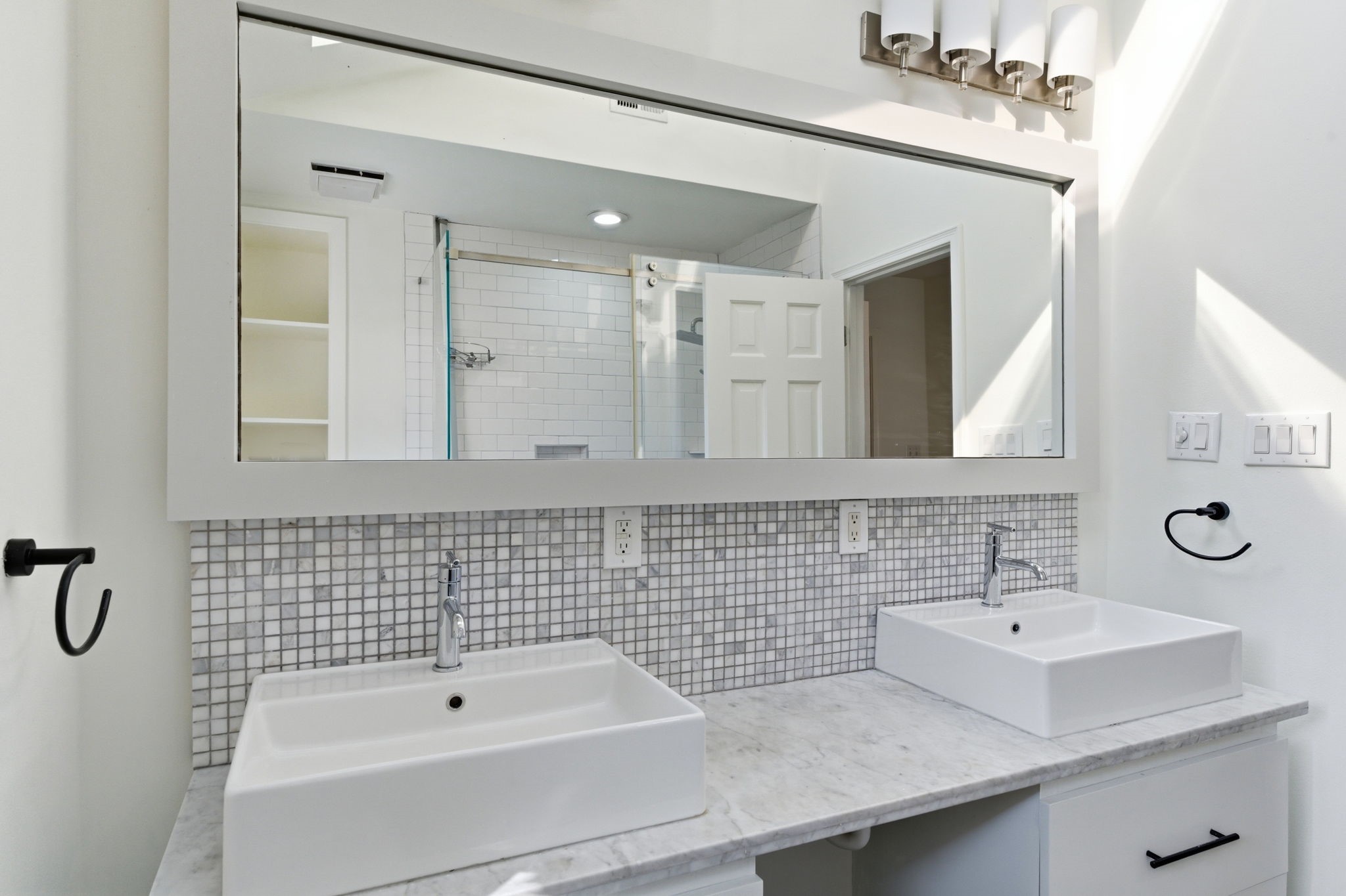 531 Azaleadell Drive Houston, TX 77018 - Photo 20 of 37 a bathroom with a sink and a mirror