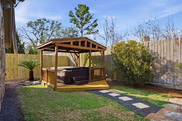 $3,600 | 531 Azaleadell Drive, Houston, TX 77018