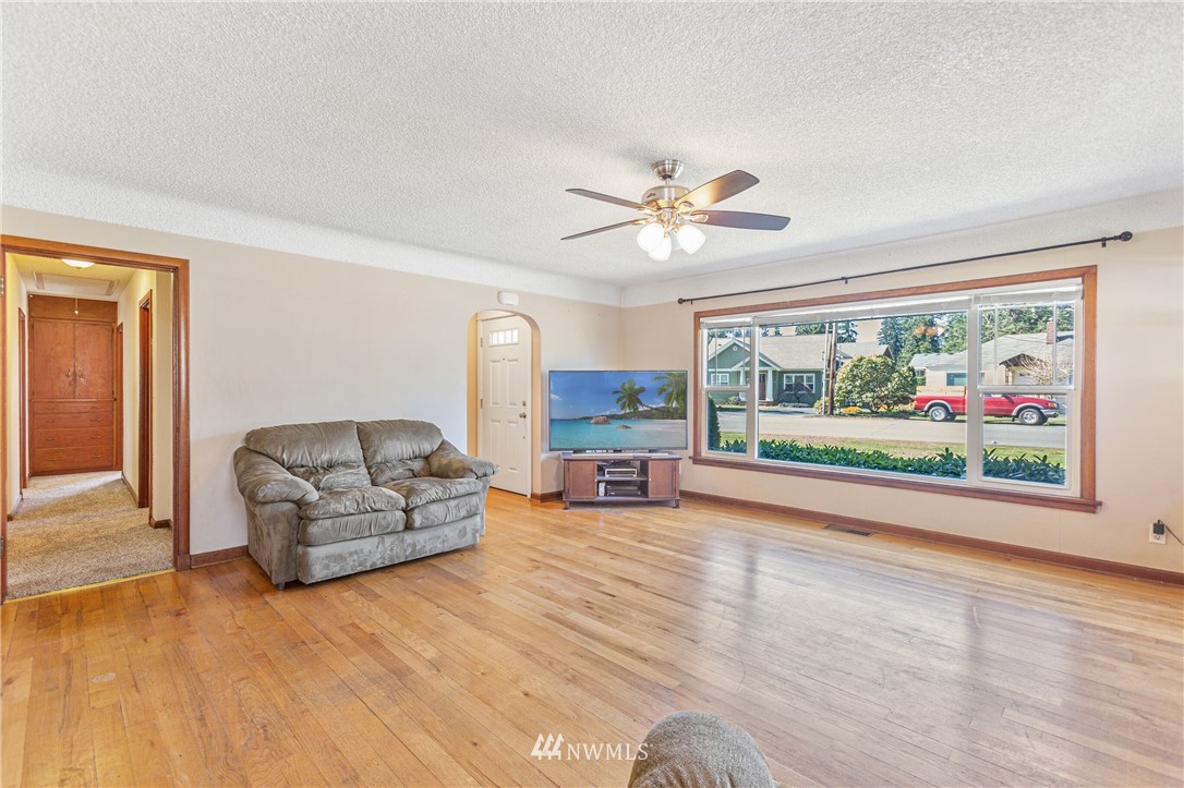 7011 Cady Road Everett, WA 98203 - Photo 15 of 32 a living room with furniture and a large window