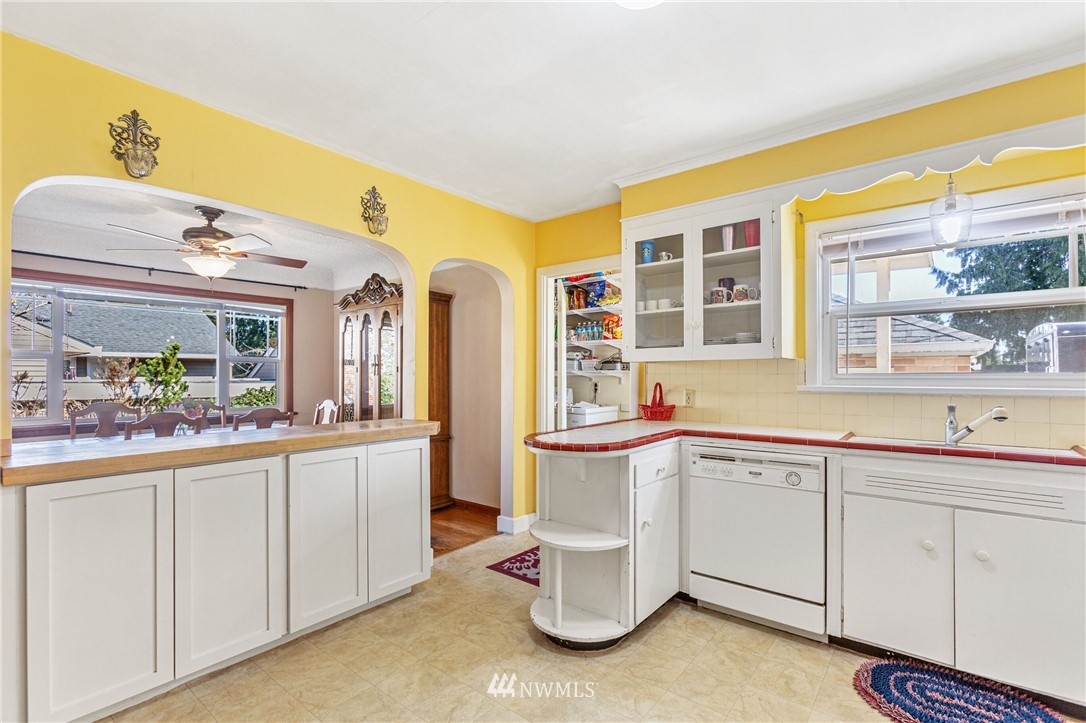 7011 Cady Road Everett, WA 98203 - Photo 17 of 32 a kitchen with a sink and cabinets