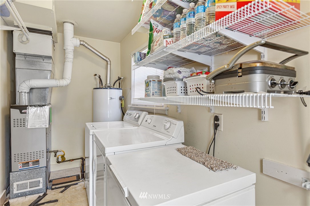 7011 Cady Road Everett, WA 98203 - Photo 29 of 32 a utility room with dryer and washer