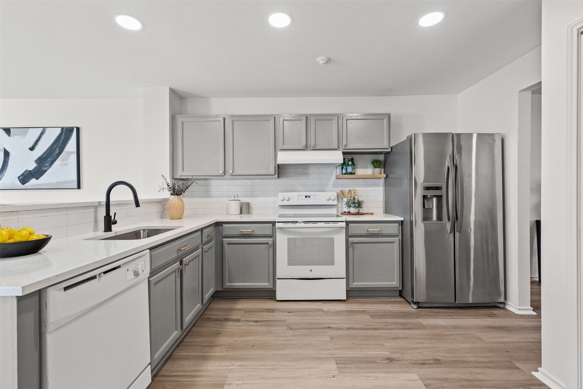 503 Blanco Woods Boulevard Elgin, TX 78621 - Photo 3 of 18