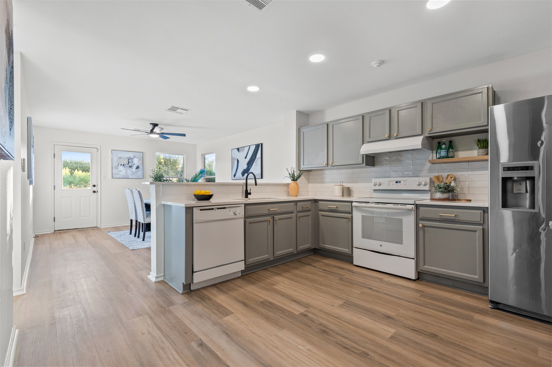 503 Blanco Woods Boulevard Elgin, TX 78621 - Photo 4 of 18