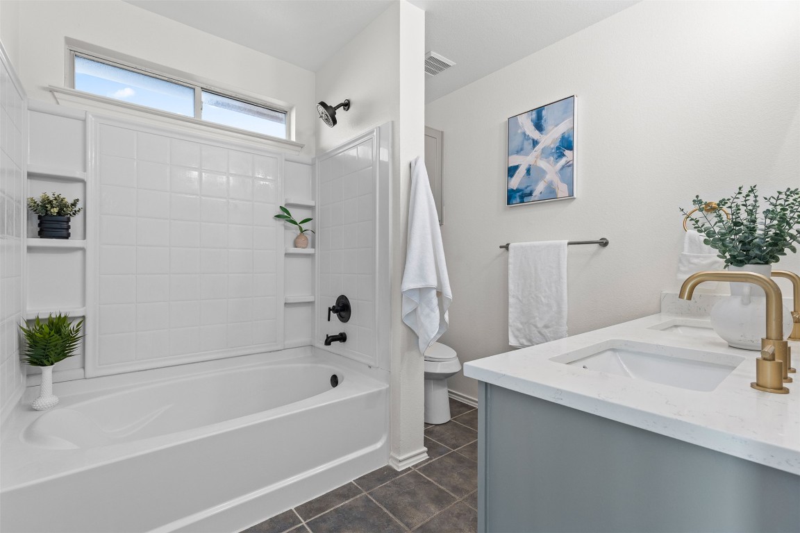 503 Blanco Woods Boulevard Elgin, TX 78621 - Photo 8 of 18 Primary Bath