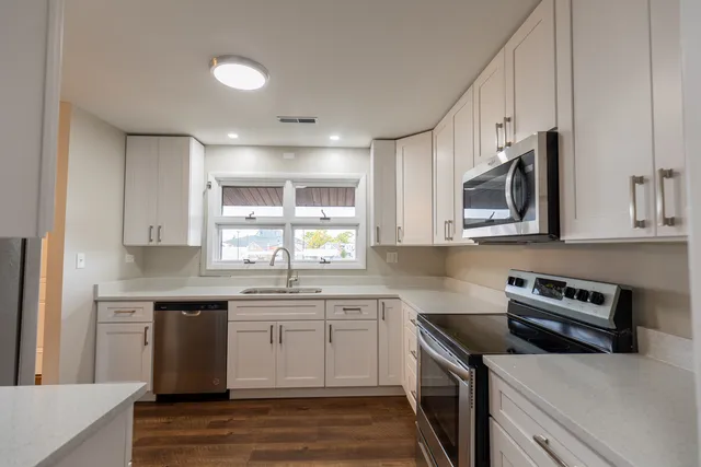 $2,650 | 5643 South Harlem Avenue, Unit 2S, Chicago, IL 60638