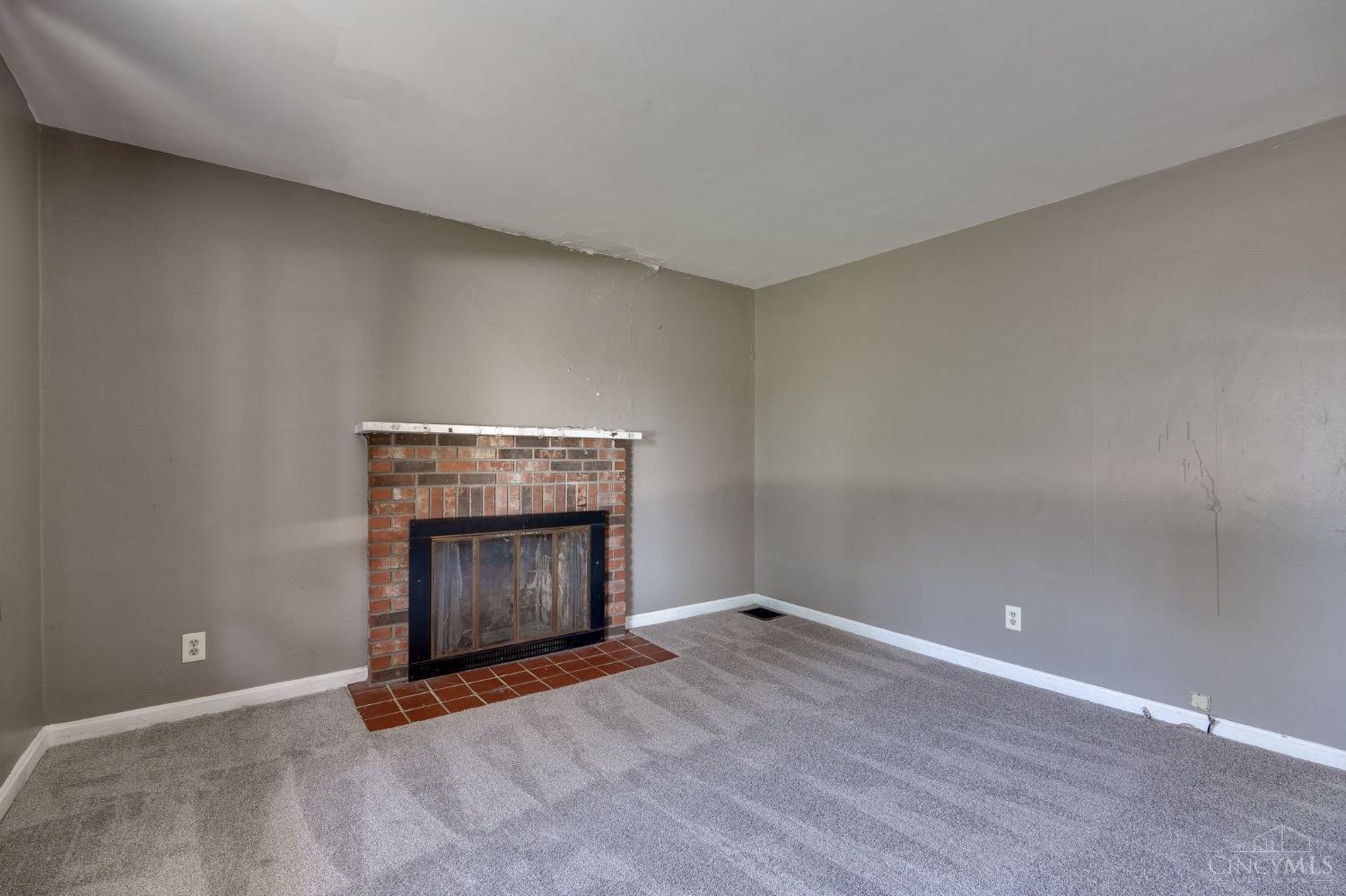 8238 Forest Road Cincinnati, OH 45255 - Photo 9 of 36