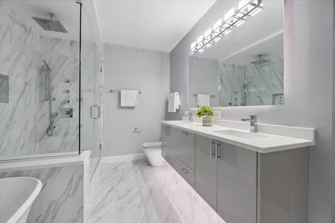 $699,900 | 630 North State Street, Unit 904, Chicago, IL 60654