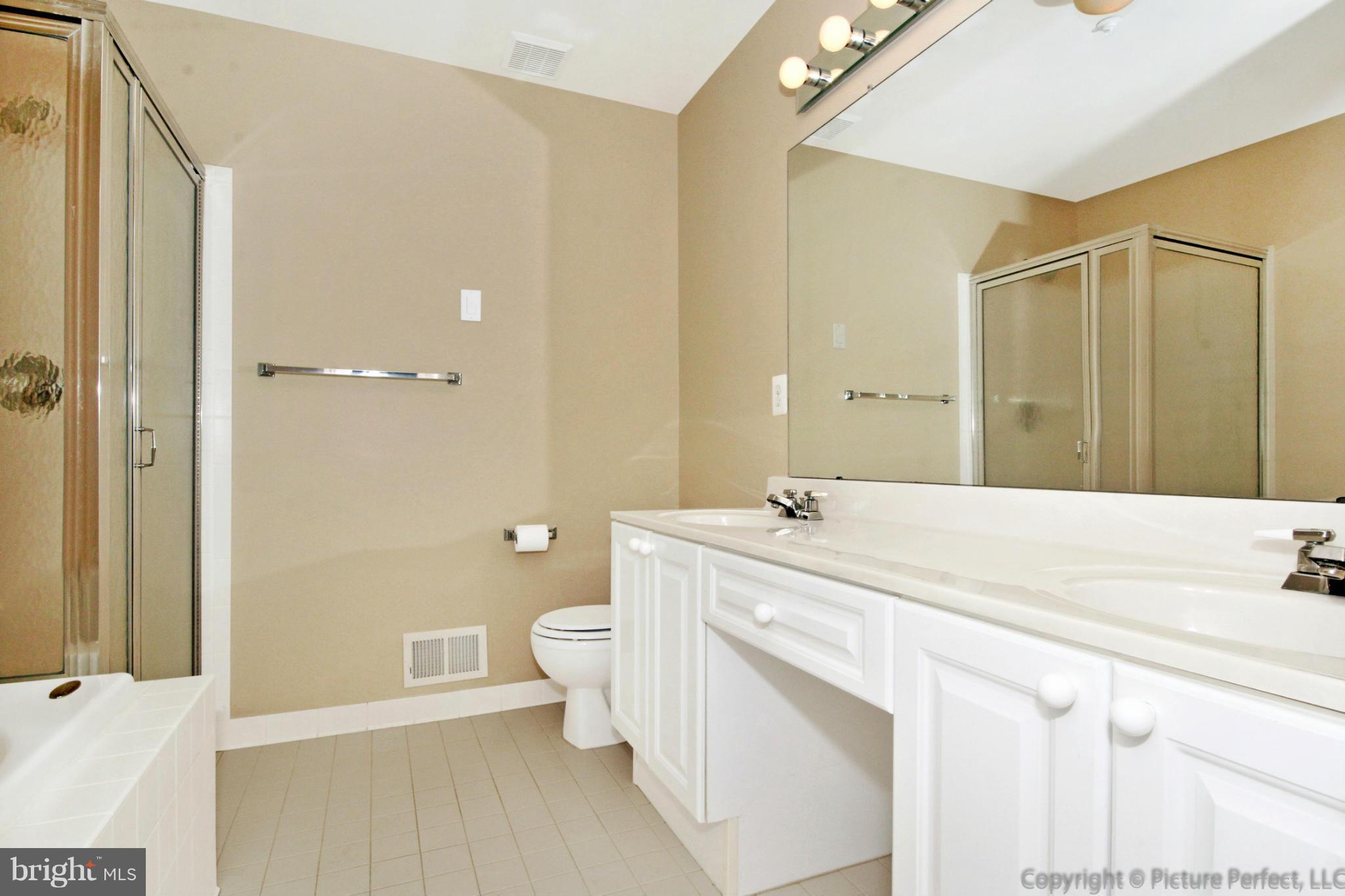 2207 Bear Den Road Frederick, MD 21701 - Photo 16 of 30 Bath (Master)