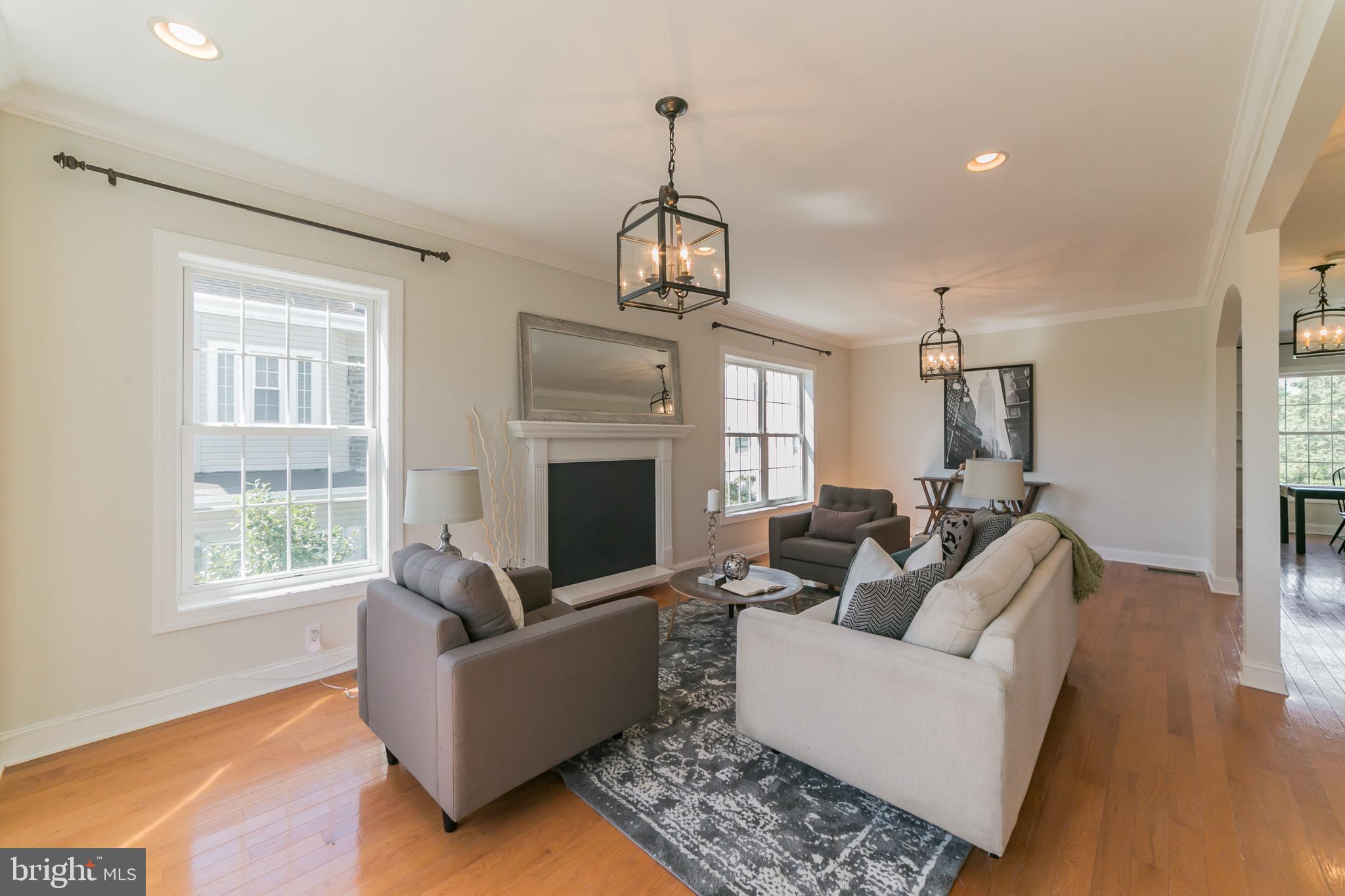 7240 Ridge Avenue Philadelphia, PA 19128 - Photo 13 of 27 Living Room