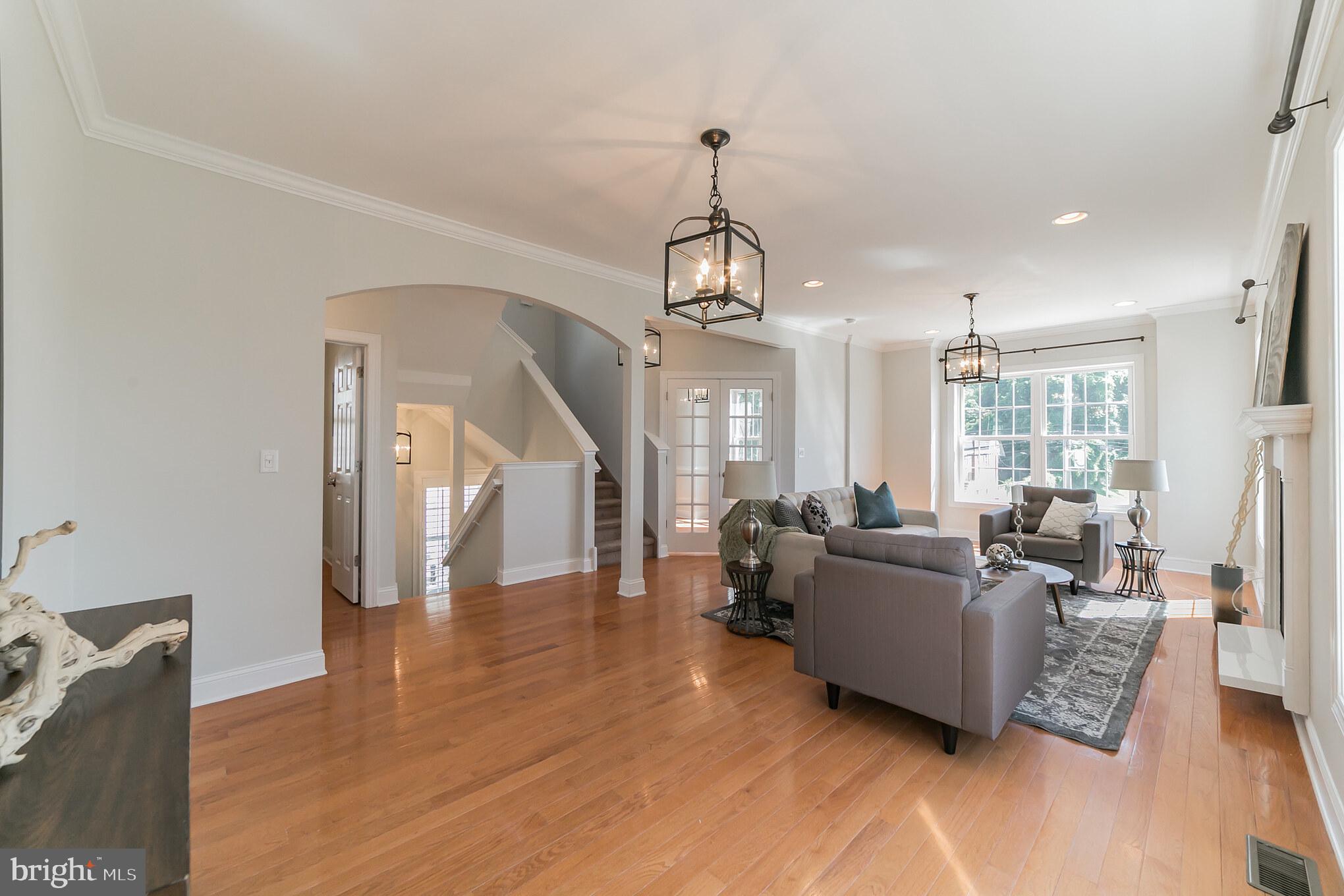 7240 Ridge Avenue Philadelphia, PA 19128 - Photo 15 of 27 Living Room